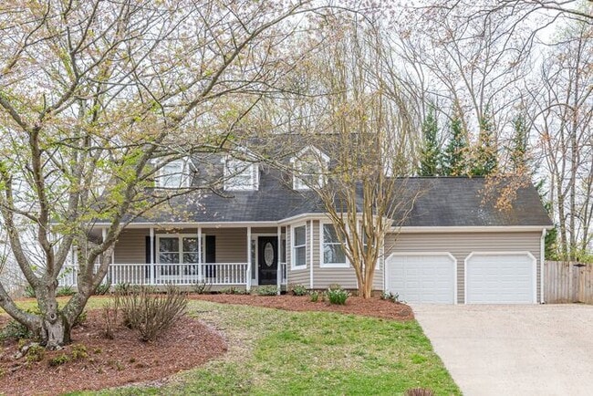 Building Photo - NW Large Updated Home! LR, DR, Den, FP, Ha...