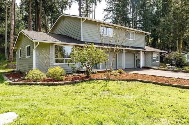Building Photo - Charming 2BR Duplex Freeland Rental