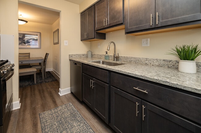 Photo - Seminary Roundtop Apartments