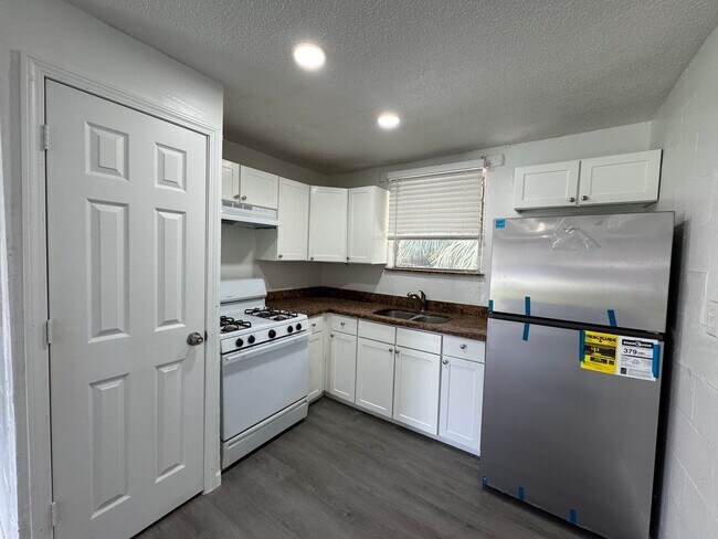 Photo - Newly Renovated 2 Bedroom Brick Apartment near Downtown Live Oak ($500 Move in Special!) Unit 170 Horizon Circle SW Live Oak 32064