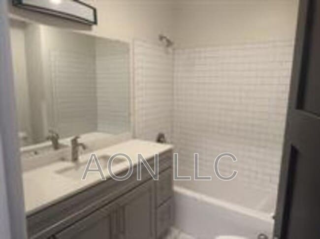 Photo - 922 N 2nd St