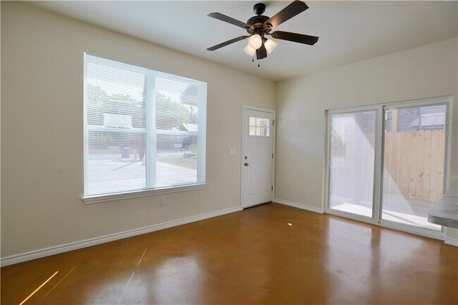 Photo - 1126 Chicon St