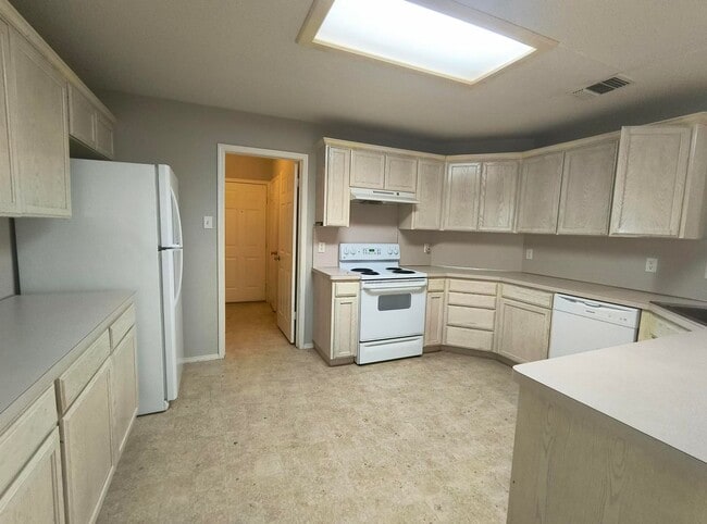 Photo - Nice and Spacious 3 bedroom, 2 bath home in Southland!