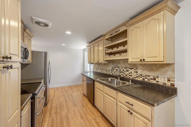 Photo - 1640 Buchtel Blvd S
