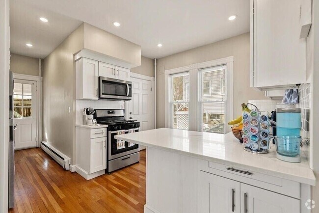 Building Photo - 155 Spruce St Unit #1 Rental