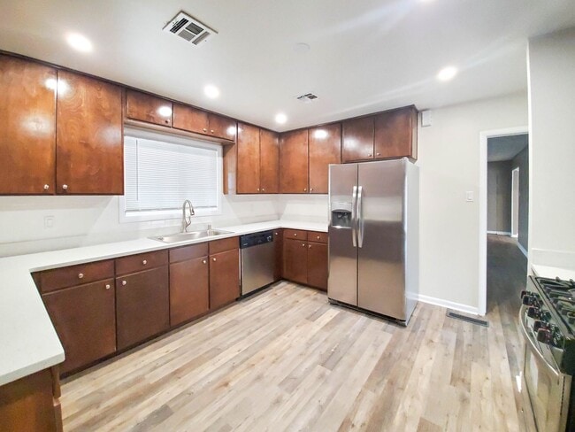 Photo - Breathtaking Mountain Views!