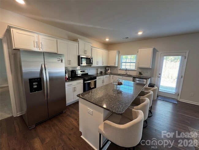 Building Photo - 1924 Vanderlyn St