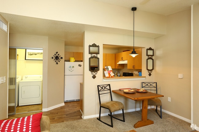 4BR-4BA Dining Area - Reveille Ranch