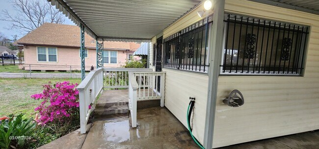 Photo - 4612 Hain St