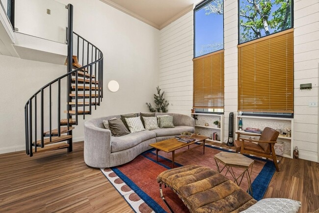 Photo - 385 W Pierson St Unidad E5