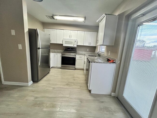 Photo - 3941 Wingward Ave