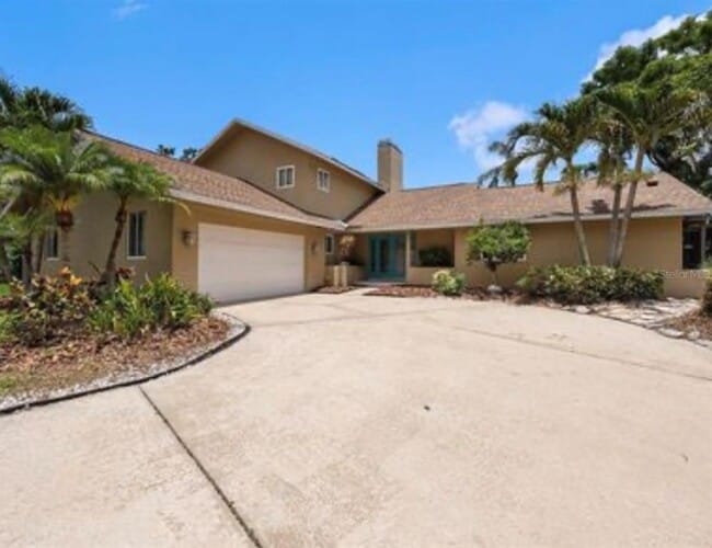 Photo - 115 Lake Shore Dr E