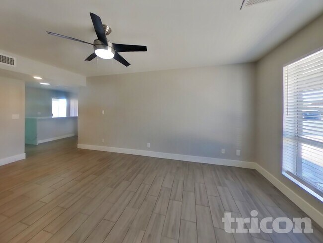 Photo - 8806 W Pinchot Ave
