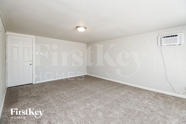 Photo - 930 E Weber Dr