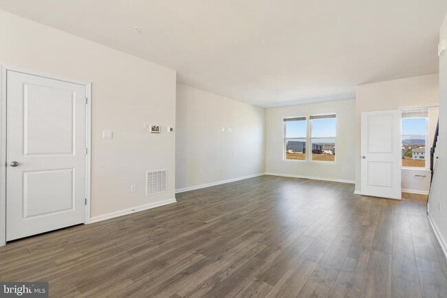 Photo - 420 Herringbone Wy
