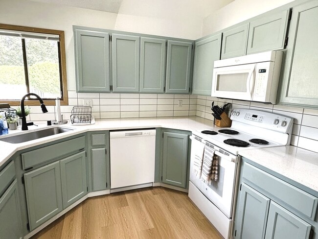 Photo - 189 Crestline Duplex Unit 5509 - Furnished