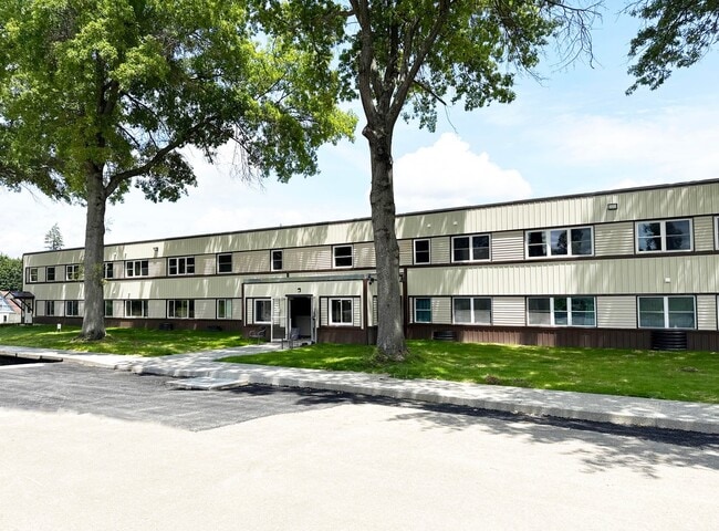 Building Photo - 423 Baker St