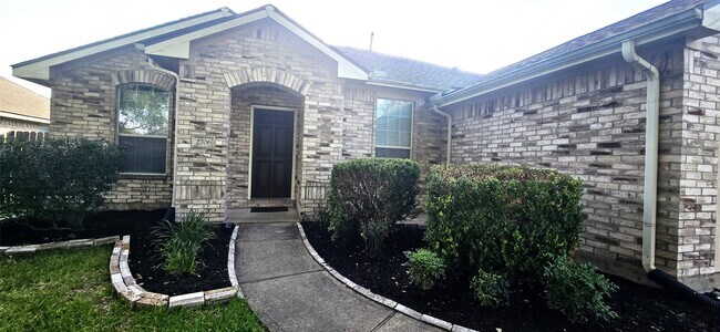 Photo - 2706 Courtyard Ln
