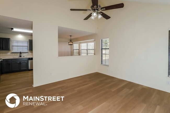 Photo - 404 SE Bristol Dr