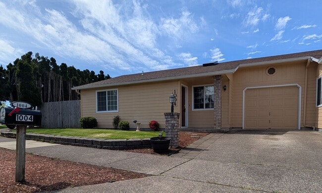 Photo - Great 2-Bedroom, 1-Bath Duplex With Garage In Springfield!