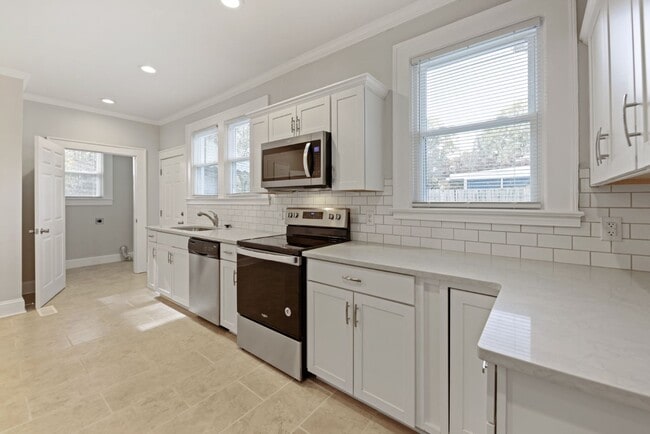 Photo - 1015 S Hawthorne Rd