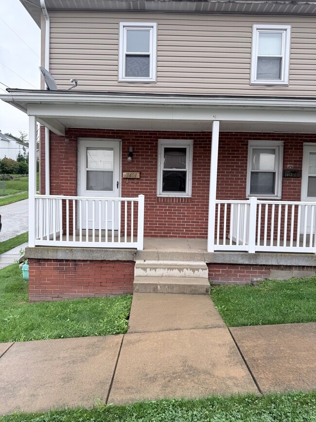 Building Photo - 1401 Elm St