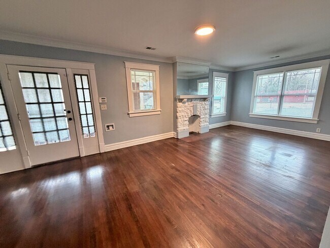 Photo - Recently Renovated Brick Home Minutes Away from Crosstown, Midtown, Rhodes & More!