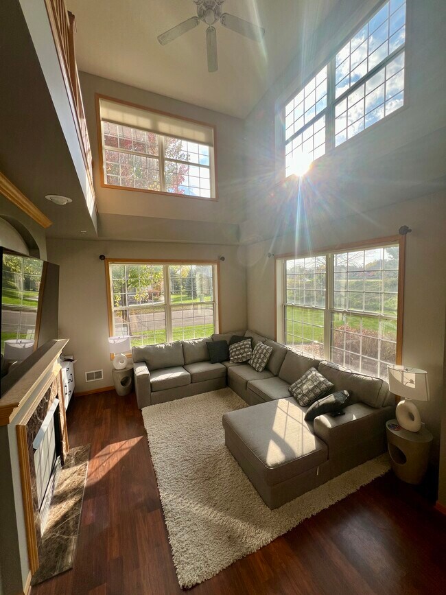 11122 Aberdeen St NE Townhome Townhome Rental in Blaine MN