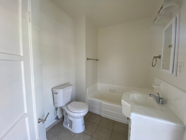 Photo - 530 Glenwood Rd Unit A