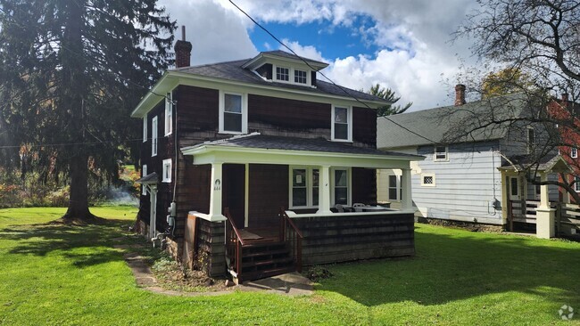 Building Photo - Single Family Home; Three Bedroom