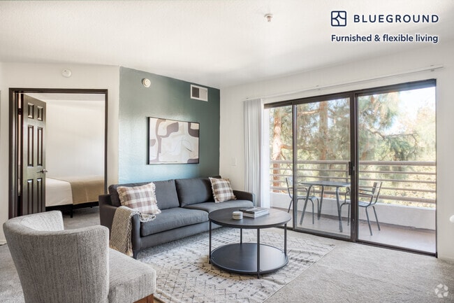 Building Photo - 10989 Bluffside Dr Rental