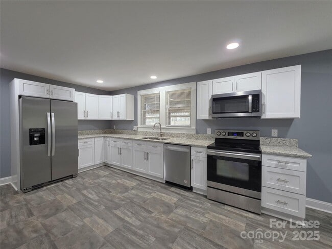 Building Photo - 222 W McCubbins St