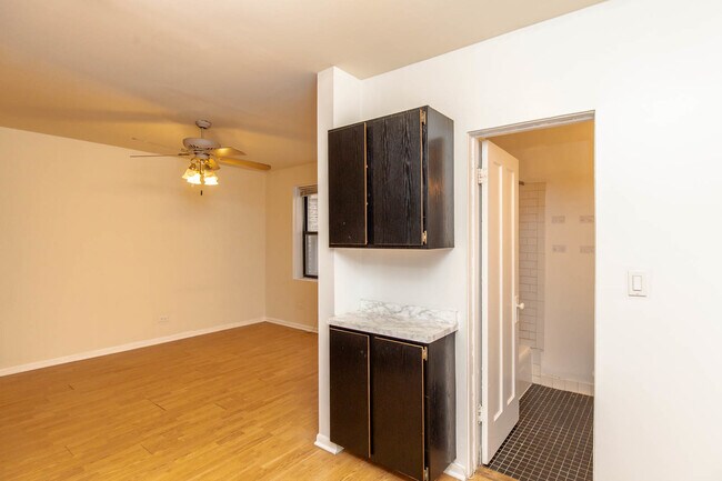 Photo - 1504 N Dearborn Pkwy