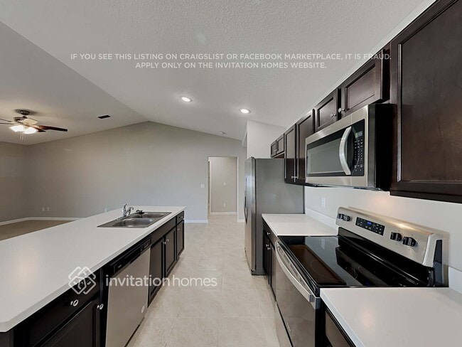 Photo - 373 NW Avens St