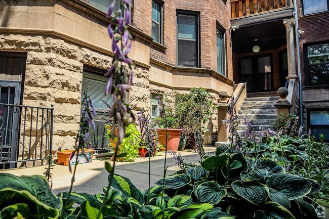 725 S. Loomis - Main Entrance - Harris Point Chicago Rental