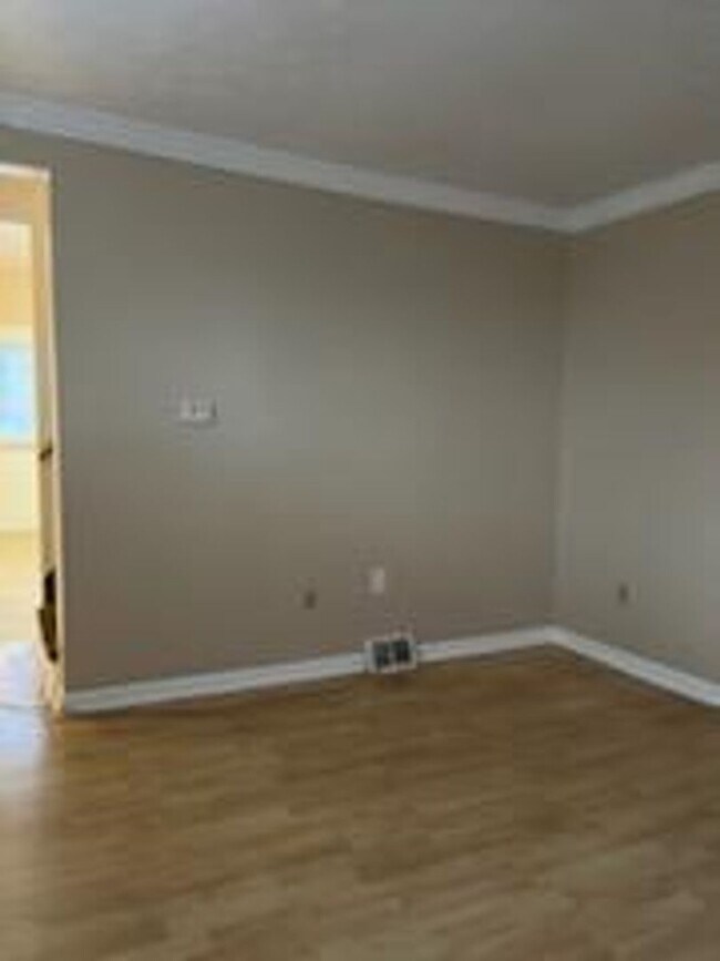 5-6 Schaeffer Way Unit 5