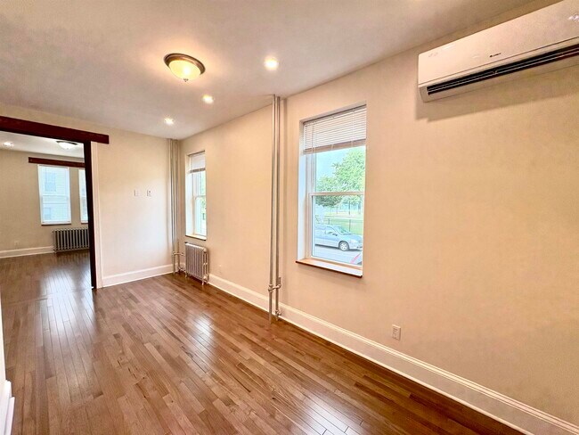 Photo - 272 Hancock Ave Unidad A