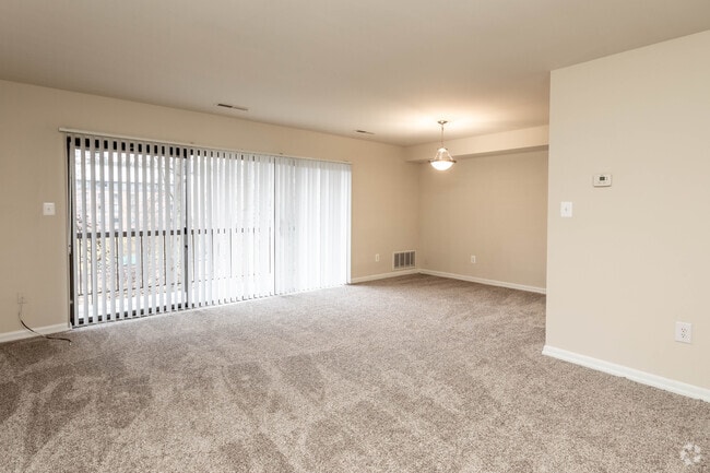 2BR, 2BA - 1200 SF