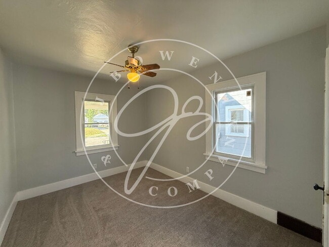 Photo - "Charming 2-Bedroom Retreat in West Toledo with huge garage.