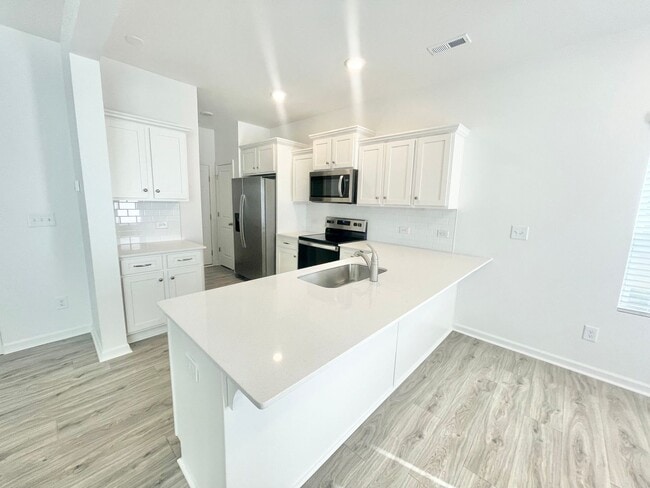 Photo - 3 br Paired Home minutes from I-77 and I-40 READY MARCH 24TH