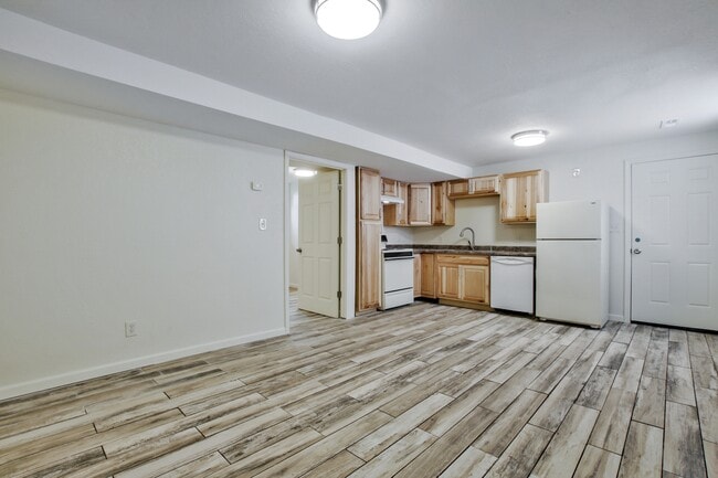 Photo - 724 Laramie St