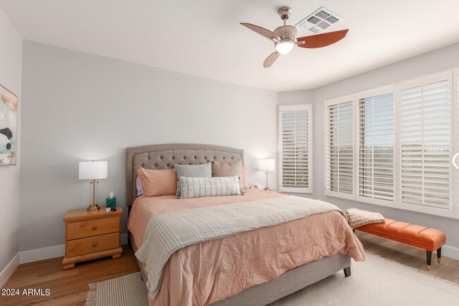 Photo - 3725 E Meadowview Dr