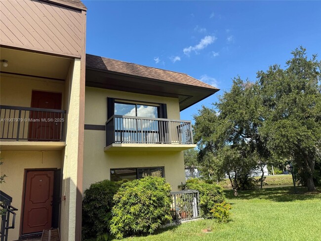 Building Photo - 7985 SW 86th St Unit 429