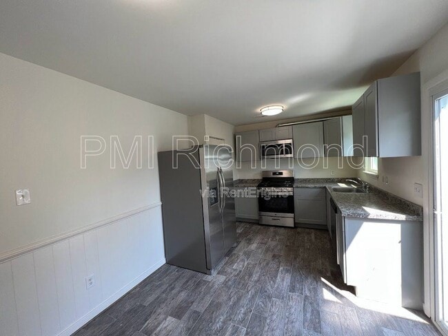 Photo - 404 Roxana Rd