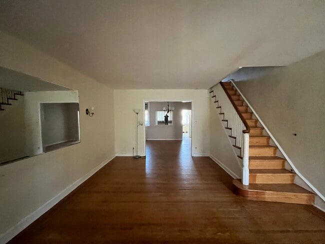 Photo - 3337 Disston St