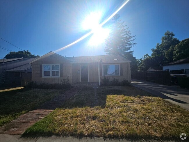 Building Photo - Large 2 bedroom in central Yuba City Rental