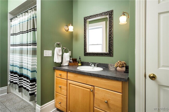 Photo - 186 Bidwell Pkwy