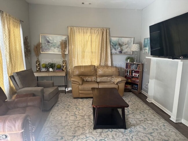 Photo - 807 Hall St NW