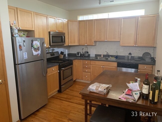 1316 N Rockwell-2 - 1316 N Rockwell-2 Condo Unit 2