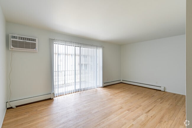 1BR, 1BA - Saratoga - 690SF - Ivanhoe